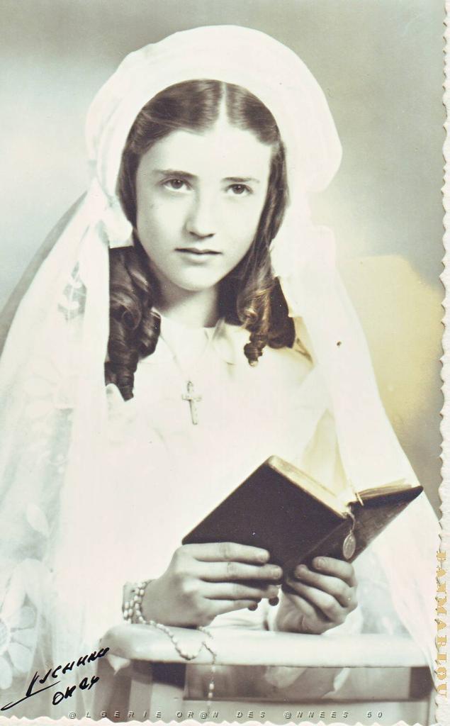 COMMUNIONS ORAN DU PATRONAGE ORAN DE LA JUS SAINT LOUIS   19XX FRANCINE SEGURA.JPG